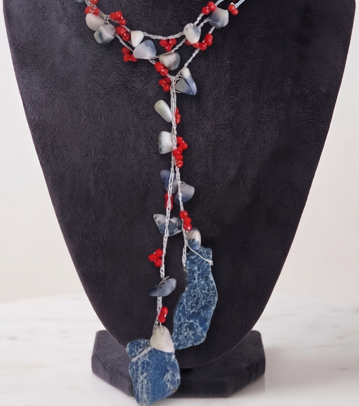 Collar Mil Vueltas Con Lápislazuli Y Cristal Rojo Kawita Joya's