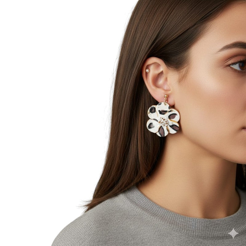 Pendientes Flor en Arcilla Polimérica con Detalles Dorados