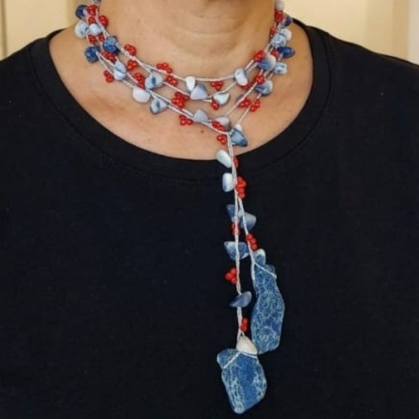 Collar Mil Vueltas Con Lápislazuli Y Cristal Rojo Kawita Joya's