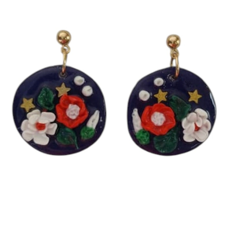 Aros flores y estrellas sobre fondo azul