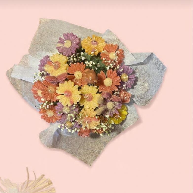 Vela Decorativa con Margaritas, Rosas y Mariposas